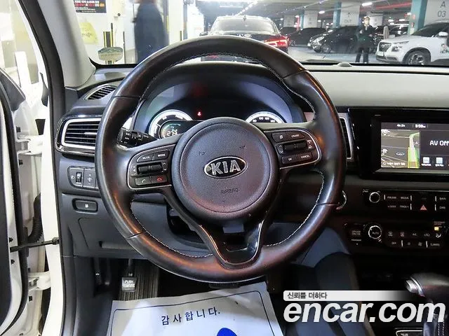 Kia Niro 2017 — фото 8