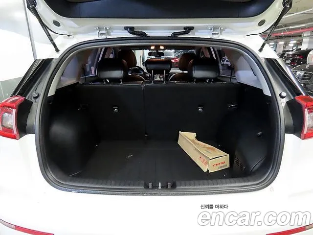 Kia Niro 2017 — фото 17