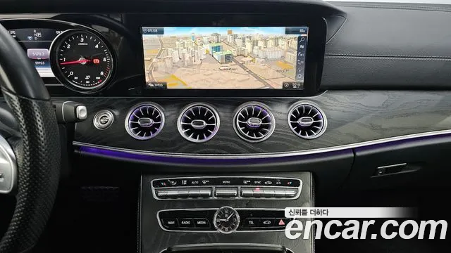 Mercedes-Benz E-Class 2019 — фото 20