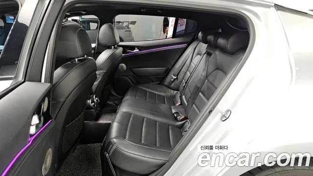 Kia Stinger 2018 — фото 16