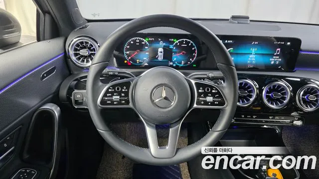 Mercedes-Benz A-Class 2022 — фото 19