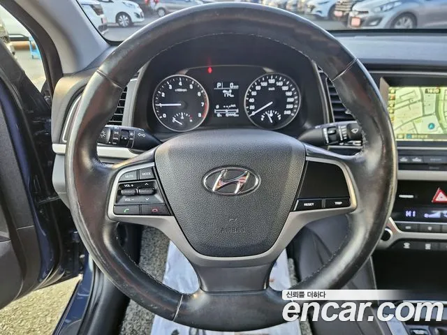 Hyundai AVANTE 2016 — фото 13