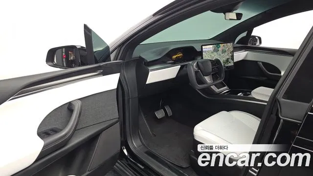 Tesla Model X 2023 — фото 10