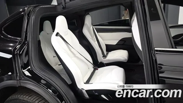 Tesla Model X 2023 — фото 12