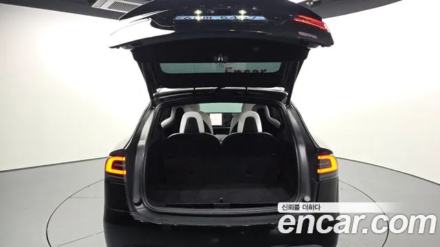 Tesla Model X 2023 — фото 20