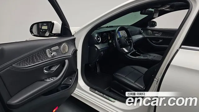 Mercedes-Benz E-Class 2021 — фото 12