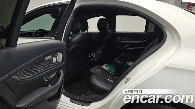 Mercedes-Benz E-Class 2021 — фото 16