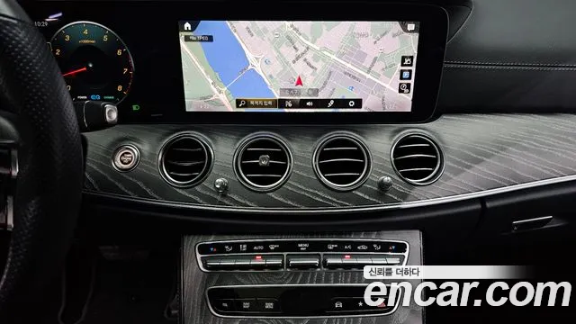 Mercedes-Benz E-Class 2021 — фото 18