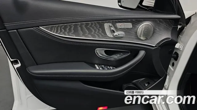 Mercedes-Benz E-Class 2021 — фото 13