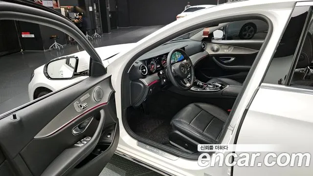 Mercedes-Benz E-Class 2018 — фото 13