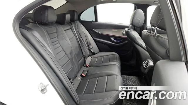 Mercedes-Benz E-Class 2018 — фото 17