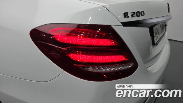Mercedes-Benz E-Class 2018 — фото 9
