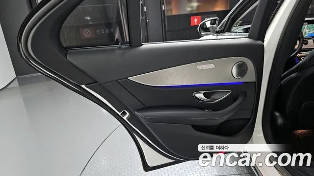 Mercedes-Benz E-Class 2018 — фото 15