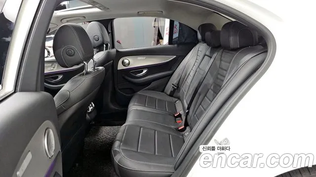 Mercedes-Benz E-Class 2018 — фото 16