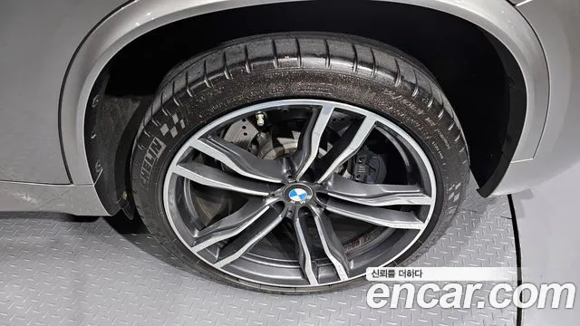 BMW X5M 2017 — фото 7