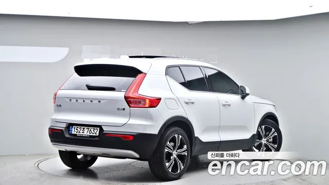 Volvo XC40 2021 — фото 2