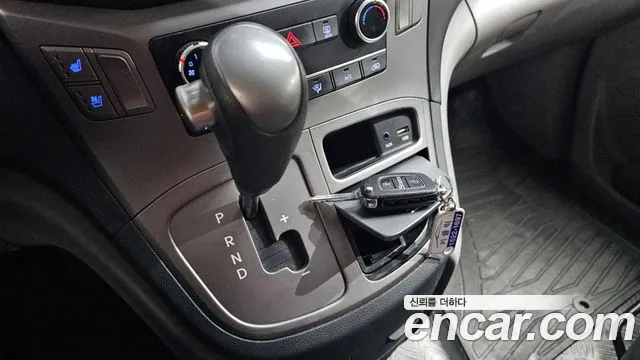 Hyundai Starex 2017 — фото 9