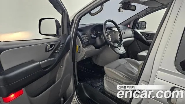 Hyundai Starex 2017 — фото 10