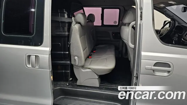 Hyundai Starex 2017 — фото 11