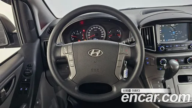 Hyundai Starex 2017 — фото 12
