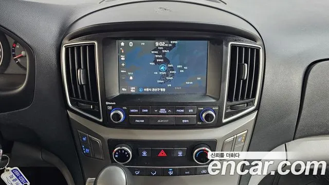 Hyundai Starex 2017 — фото 16