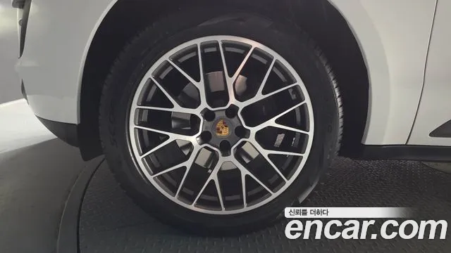 Porsche Macan 2018 — фото 5