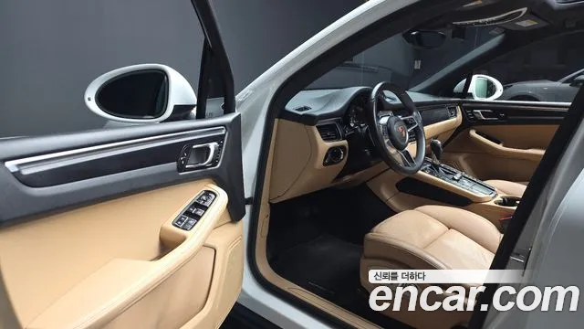 Porsche Macan 2018 — фото 11