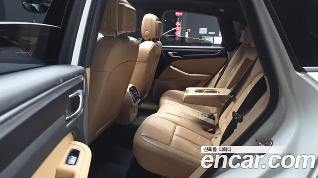 Porsche Macan 2018 — фото 12