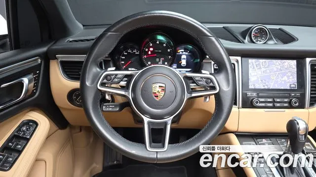 Porsche Macan 2018 — фото 13
