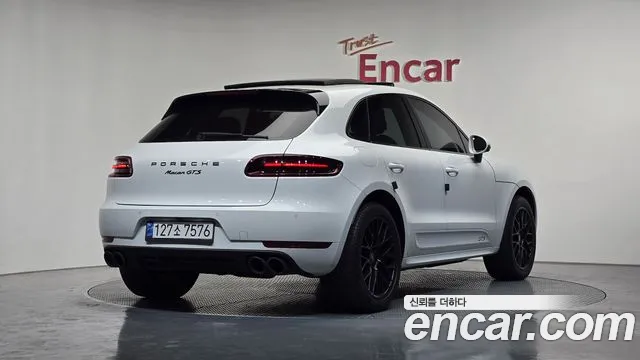 Porsche Macan 2017 — фото 2