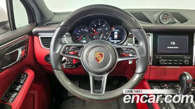 Porsche Macan 2017 — фото 12
