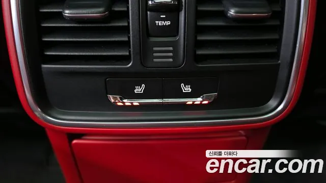 Porsche Macan 2017 — фото 18
