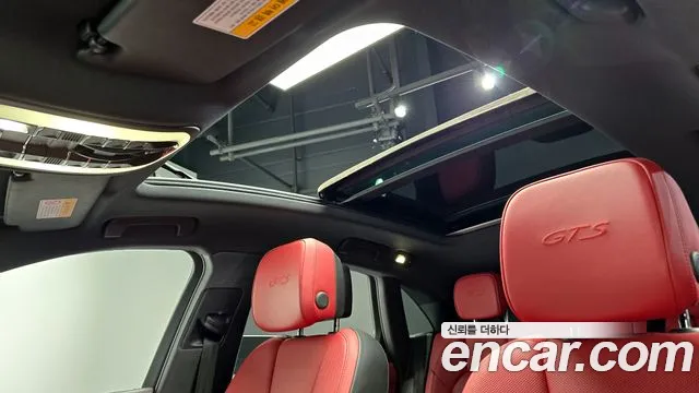 Porsche Macan 2017 — фото 19