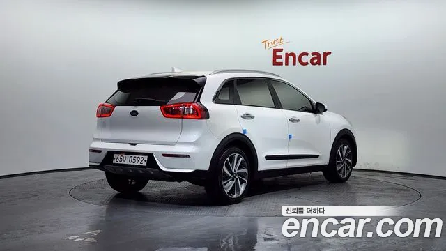 Kia Niro 2017 — фото 2