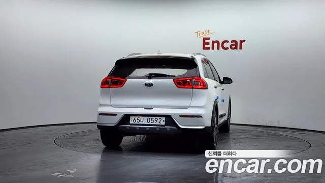 Kia Niro 2017 — фото 4