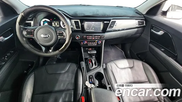 Kia Niro 2017 — фото 10