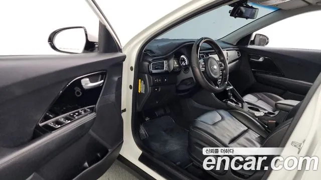 Kia Niro 2017 — фото 13
