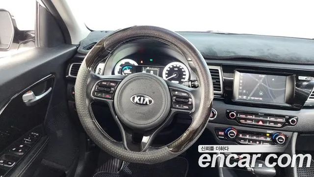 Kia Niro 2017 — фото 18