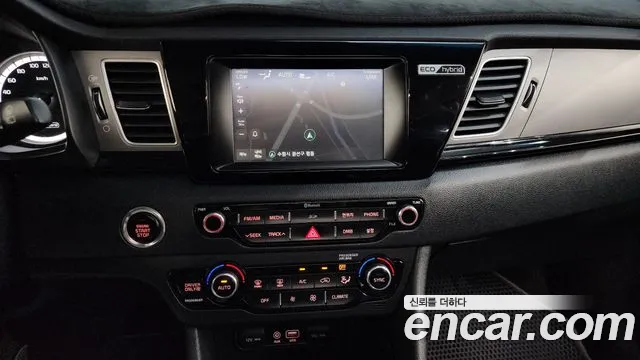 Kia Niro 2017 — фото 19