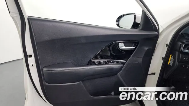 Kia Niro 2017 — фото 14