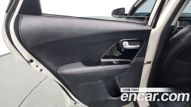 Kia Niro 2017 — фото 15