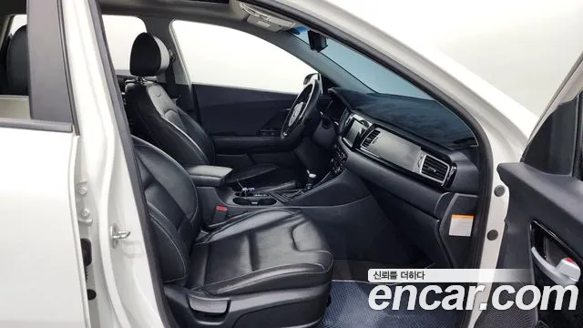 Kia Niro 2017 — фото 16