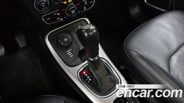 Jeep Compass 2018 — фото 12