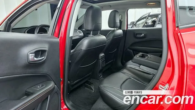 Jeep Compass 2018 — фото 16