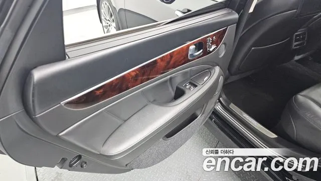 Hyundai Equus 2015 — фото 16
