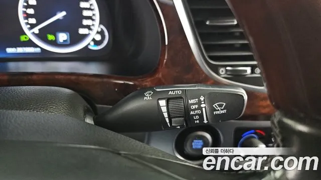 Hyundai Equus 2015 — фото 18