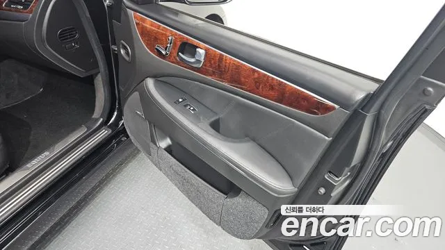 Hyundai Equus 2015 — фото 19