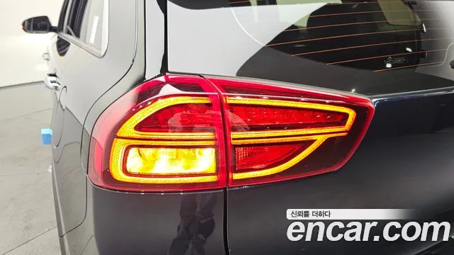 Kia Niro 2021 — фото 8