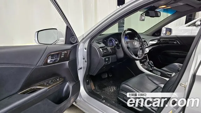 Honda Accord 2015 — фото 10