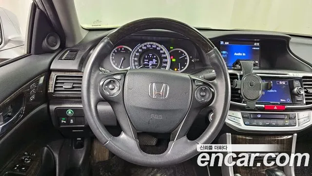 Honda Accord 2015 — фото 13
